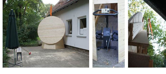 Anna Grunemann >    'Winterhaus', Installation, Holz, Bewegungstrainer, 2011, Fotos: Grunemann/